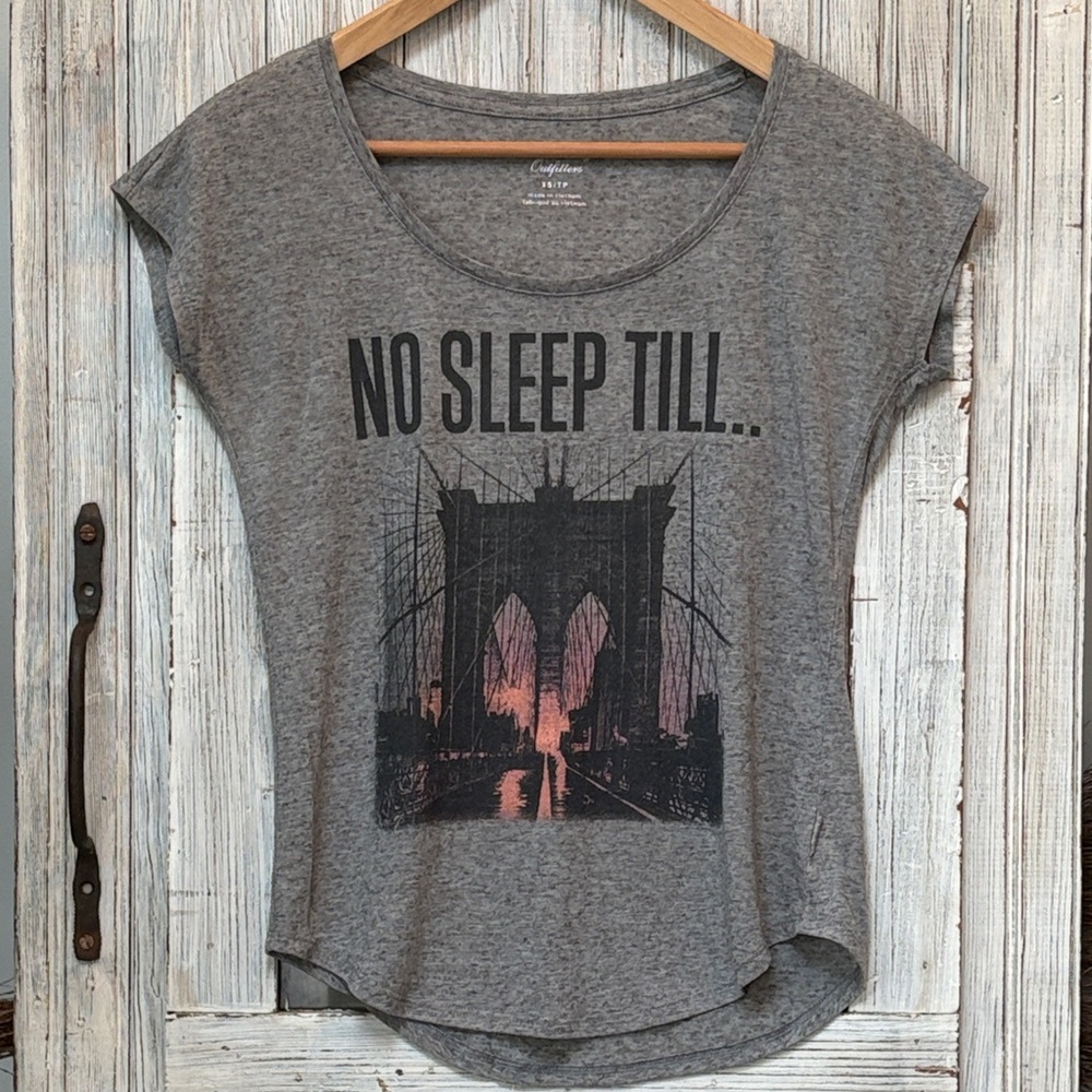 NO SLEEP TILL.. American Eagle Outfitters Graphic Tee Size XS Gray EUC